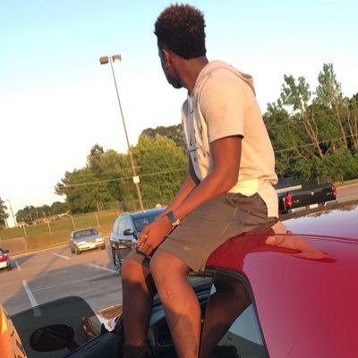 QB #14 🏈 | Student Athlete @ Hallsville High school |C/O 2019 👨‍🎓 | #NFZ 🙅🏾‍♂️