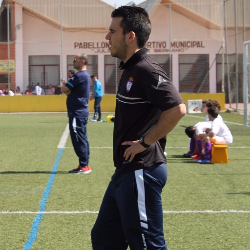 Entrenador Nacional de Fútbol de Nivel III, UEFA PRO. Ex-Entrenador categorías inferiores Real Jaén CF. Maestro de Educación Primaria