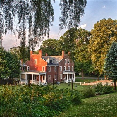 Luxury Vermont Inn with a rich literary past. Former home of editor Maxwell Perkins. F Scott Fitzgerald, Thomas Wolfe & Ernest Hemingway were regular visitors.