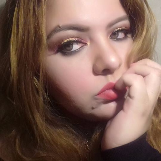 contadora, youtuber, beauty vlogger, amo la musica, la soledad, y el maquillaje
contacto a
angie.labiosrojos@gmail.com