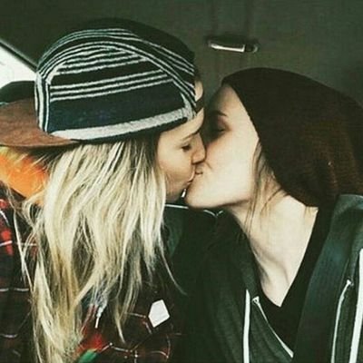 👑Searching 17%👑✴Comer bien es salud. Pero enviar a la mierda a quien se lo merece te da años de vida.✴
(L)GBT🌈experta en mandar a la gente a comerme el coño.