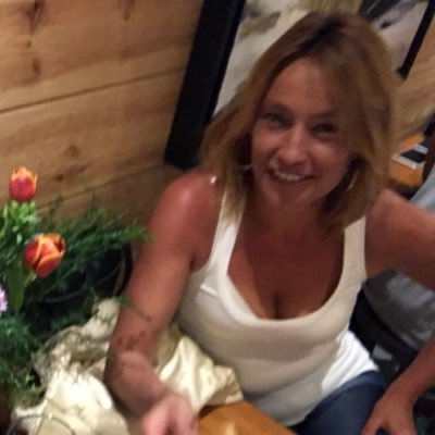 AlvararezMonica's profile picture. 