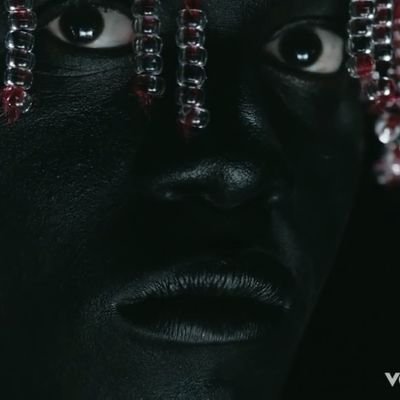 FamousIRL's profile picture. Being unknown on the Internet is awesome because I can be the kind, weird & strange person that I actually am! 📸👤⁉