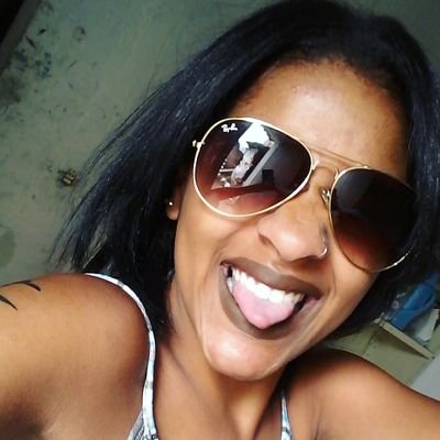 Libriana ♎//
Fã do CHRIS BROWN ❤//SPFC ⚫⚪//
Porquê rainha de bateria não desce do salto !!// #ManuBea 👶👭💘// #EternasEmMeuCoração 😇//
OUSADIA E ALEGRIA !!