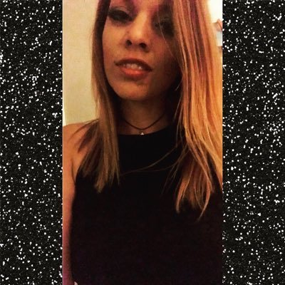 smilebecca32's profile picture. 💋🖤✌🏼