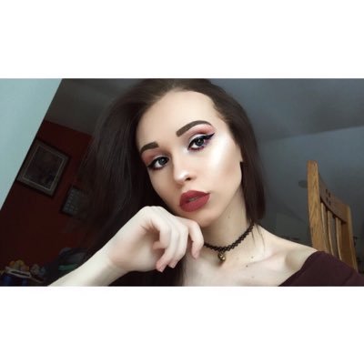 kaziah_conner's profile picture. a mess