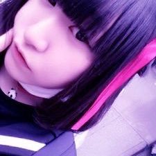 わたあめピンク担当 4月20日からめるぽっぷ研究生の15歳 病みゆめかわいいがすきで、ピアス依存症