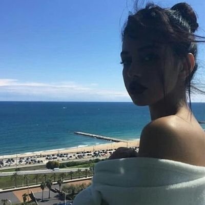 tati_384_'s profile picture. - ‏الرسالة اللي عنوانها سؤال عن الحال؟ تتخبّى ألف كلمة تحت عنوان إشتقّت لك.

- اشتقت اعيش معك تفاصيل ايامك تعبت اراقبك من بعيد.