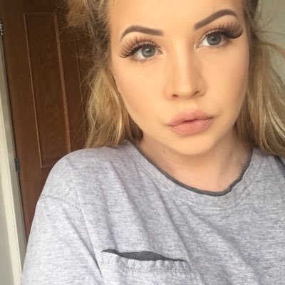 DanielleHallXX's profile picture. sbridge