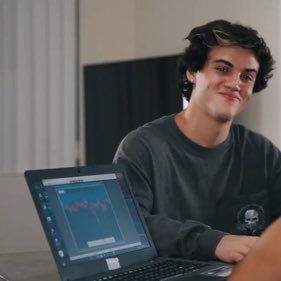 follow @emilynivea if you enjoy the dolan twins, she'll follow back
