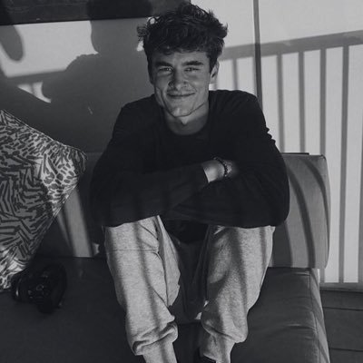 samsamrpg's profile picture. you can't fly unless you let yourself fall