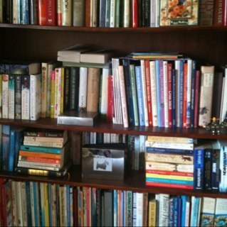 reviews_inbrief's profile picture. 