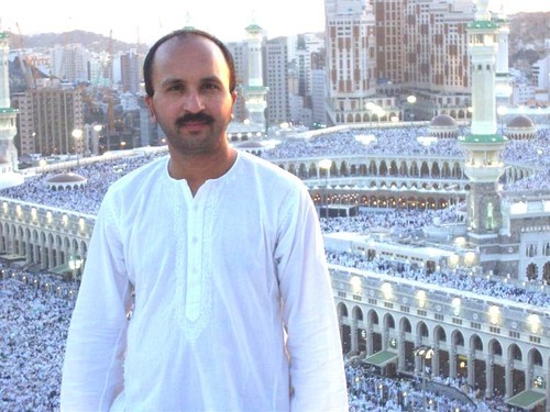 Sky News senior TV prod/mobile asst editor, ex Fleet Street journo, born Mombasa, family from Mumbai - lives in Beds, loves the  Mighty Hatters!