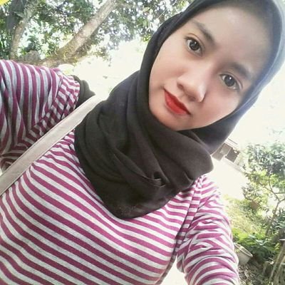 Cikathirah95's profile picture. happy with family😘