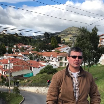 Profesional en Relaciones Internacionales y Estudios Políticos UMNG // Suboficial Naval (R) Armada Nacional de Colombia -Jefe Técnico de Comando-