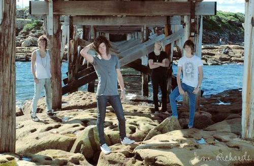 we r the central coast's promoting team for http://t.co/2K2w7AAm0P
amazing band! ADD THEM!