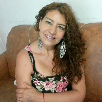 dolores_bielsa's profile picture. Tus ojos de fuego mi amor avivan, 
La luz de tu sonrisa 
mi camino iluminada. ❤