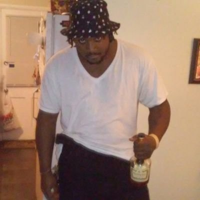 Sing, Rap, and Write Music Follow me @Youngaim330 on Twitter, facebook, and Instagram and also on YouTube #100 #FWM