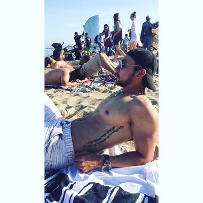 andresrubio208's profile picture. 