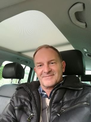 Oget27323269's profile picture. Divertissement Humoristes Politique