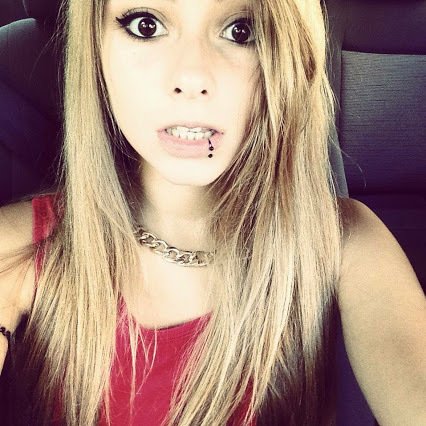 Fulyaksc's profile picture. Suç sende değil seni sevende.