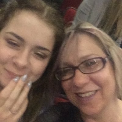 julieannexox's profile picture. 