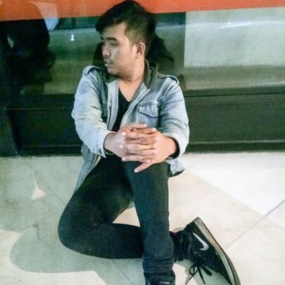 lockwooddefrian's profile picture. ada banyak alasan untuk mempertahankan seseorang,tapi intinya semua karena cinta,., :)