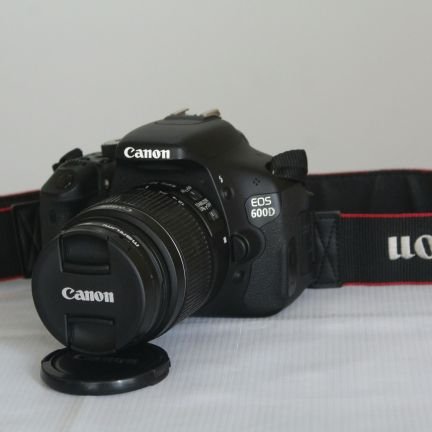 Sewa Kamera Solo. Kami melayani sewa Kamera, lensa, proyektor, handycam, yicam, dan servis proyektor murah di Solo. Sms/WA: 085728139809. Kami yang terbaik!!