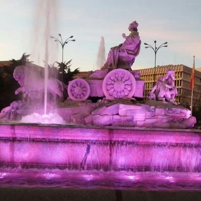 Psicóloga. Vecina de Moratalaz (Madrid). Participo en el colectivo feminista MujerONas. Vivas nos queremos.