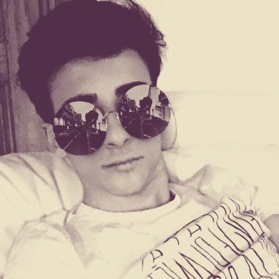 AJOUTER :mon Snapchat qui est jultrwien mon Instagram julien_nicolo et facebook julien Nicolo ajouter moi tous