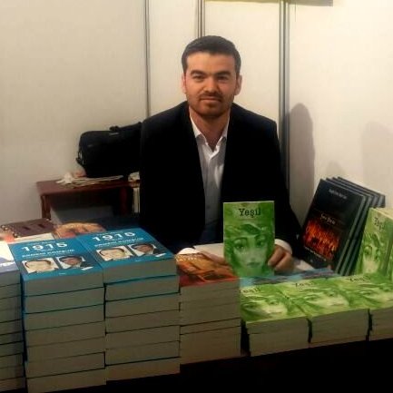 Yazar ve Şair, Kitaplar:Yeşil(Roman), Matruşka Hayat(Şiir)