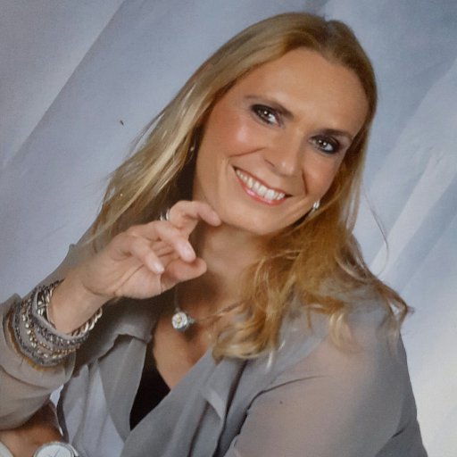Mediacoach, voor het ontbrekende stukje mediawijsheid. Creatief, enthousiast, weetgierig en gedreven.