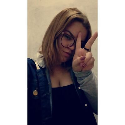 NiihRocha16's profile picture. Sail with me in the dark 🖤