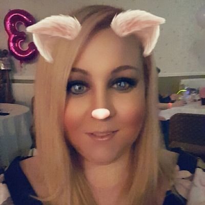 vickydoralouise's profile picture. live ♥ laugh ♥ love ♥