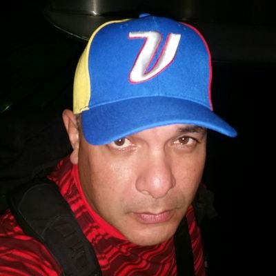 Fanático de Tiburones de La Guaira, FCBarcelona y VinoTinto. Chef. Siempre Pa'Encima ante lo q sea .Miembro Directivo de A.C. Tibupanas de Venezuela @Tibupanas