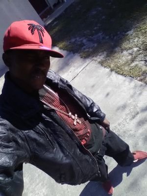 Keyboveil1's profile picture. kool person who got ah small temper