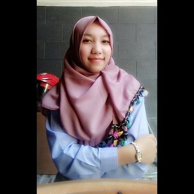 Saya orangnya cuek tpi jika diajak ngobrol saya orangnya seru,