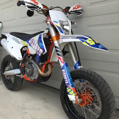 DMC77_'s profile picture. Get out and ride!!