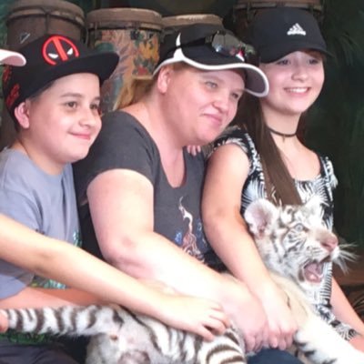 KendallsHeaven's profile picture. When you hold your entire world in your arms its one of the best feelings ever!!