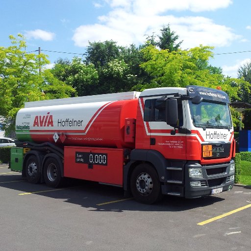 AVIAHoffelner's profile picture. Mit rund 40 Mitarbeitern beliefern wir mehrere tausend Heizöl- und Pelletskunden, einige hundert Großabnehmer für Treibstoffe und ein Netz von 15 Tankstellen.