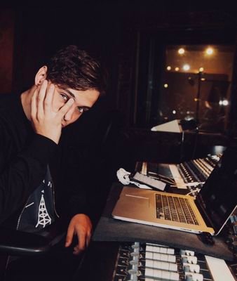 sonniaj75's profile picture. artist