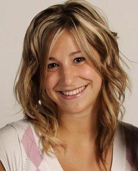 Passionnée de télé, de musique, de danse, de photo et d'humour...