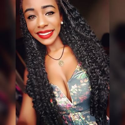 Ele me chamava de flor, mas não suportou meus espinhos, agora tem uma pétala pra cada contatinho. 🌸🍃