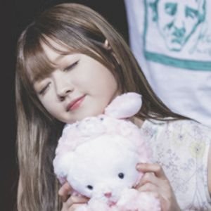 yooafpr's profile picture. Muñequita. OH MY GIRL's 💗 유시아 ~ Me gustan las siestas y las florecitas.