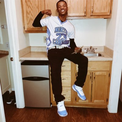 born in the 90's but soul stuck in the 80's             Twin: @nicknamesolo 💰💯