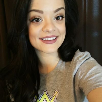 April_Dawn13's profile picture. Canadian makeup and wine enthusiast 🍷 💄