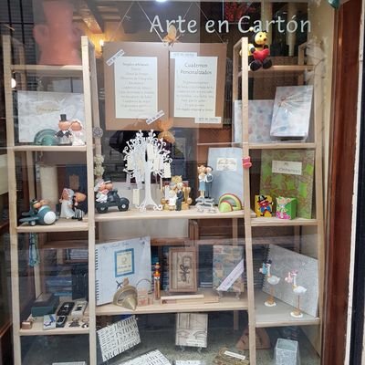 Somos la tienda de regalos y papelería en el centro de Cádiz. regalos personalizados