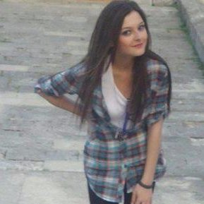 EmineKmr_'s profile picture. İnsanlar da fotoğraf gibi; Ne kadar büyütürsen, o kadar düşüyor kalitesi.