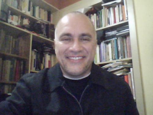 Profesor en Lengua. Magister en Literatura Latinoamericana y del Caribe. Especialista en Informática Educativa. Doctor en Educación.