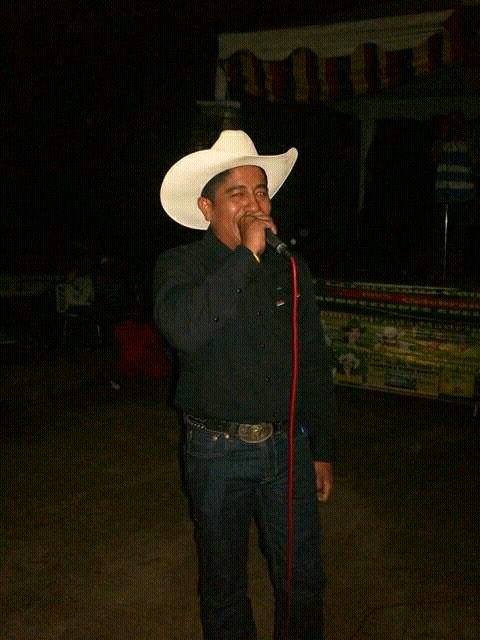 LEO CONDE canta-autor de nuestra musica criolla de venezuela. nacido en carabobo municipio naguanagua. mejor conocido como el PICAFLOR!!!!